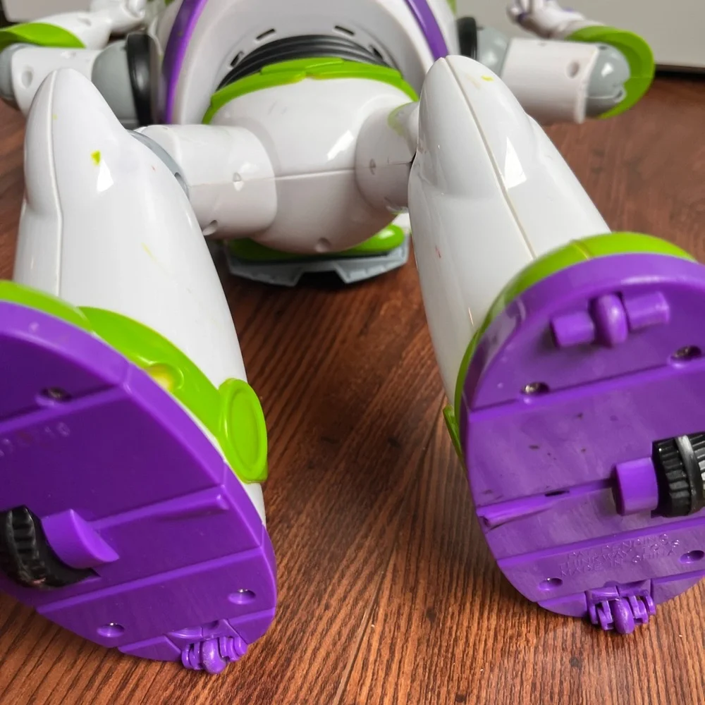 Buzz Lightyear Toy can move and talk - Picture 4 of 6